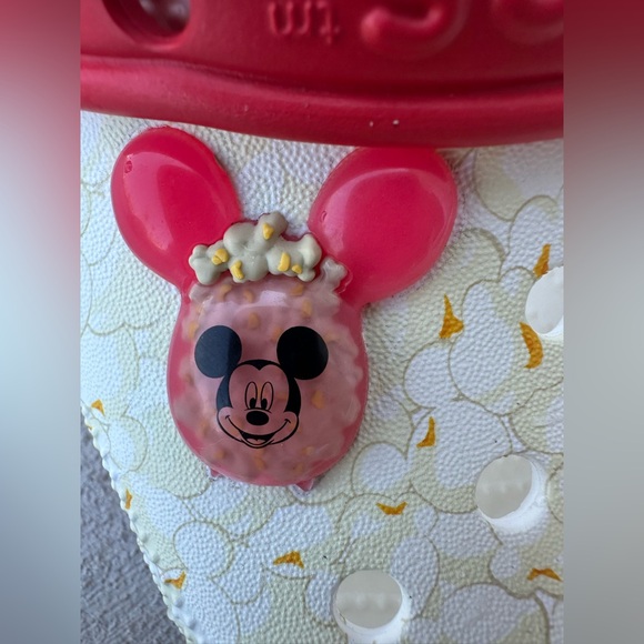 Disney Popcorn Crocs, women size 7 - Picture 4 of 7